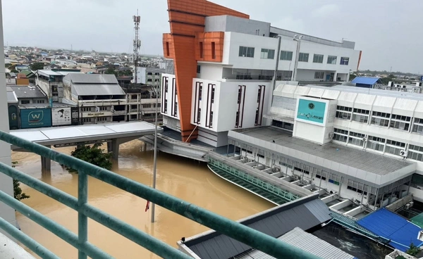 น้ำท่วมโรงพยาบาลหาดใหญ่ คาดเสียหายถึง 1,000 ล้านบาท