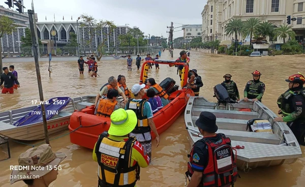 "หัวหน้าพรรคก้าวอิสระ" ส่งทีม-สปีดโบ๊ต-เจ็ตสกี-อาหาร ช่วยชาวหาดใหญ่