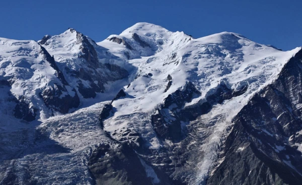 โลกร้อนเขย่ายอดเขาสูง! มงบล็องเสี่ยงแผ่นดินไหวพุ่ง 10,000 เท่า  นักวิจัยชี้ภัยเงียบจากน้ำแข็งละลาย