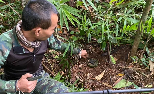 ชายแดนล่าสุด! พบทุ่นระเบิด - ทหารกัมพูชาวางสิ่งกีดขวางเส้นทางลาดตระเวนทหารไทย