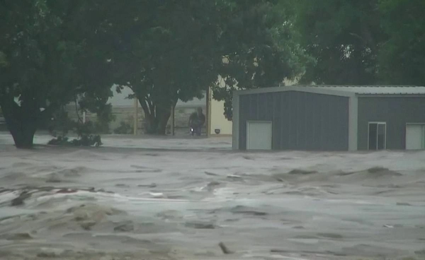 ฝนถล่ม “เท็กซัส” แม่น้ำเพิ่มสูง 8 เมตร น้ำท่วมค่ายฤดูร้อนพัดเด็กสูญหาย 23 คน