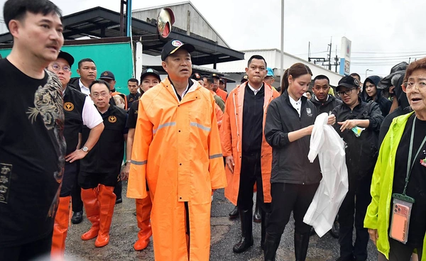 “นายกฯ” ลุยศูนย์พักพิง หาดใหญ่ คาด 3 - 4 วัน ระดับน้ำเริ่มลดลง