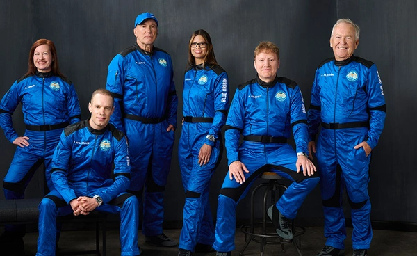 Blue Origin นำนักท่องเที่ยวอวกาศ 6 คนขึ้นอวกาศ หนึ่งในนั้นกลายเป็นชาวนิวซีแลนด์คนแรกบนอวกาศ