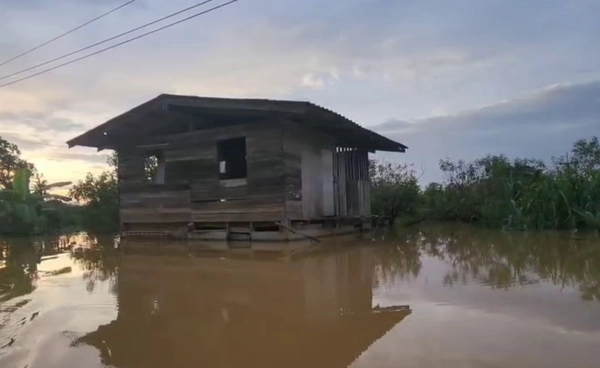 “ตราด” น่าห่วงน้ำท่วมหนัก บางจุดท่วมสูง 4 เมตร