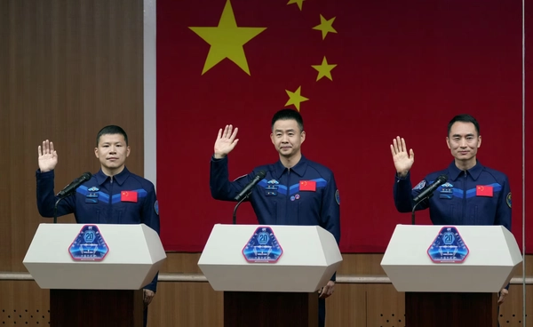 จีนเลื่อนภารกิจนำลูกเรือเสินโจว-20 กลับโลก