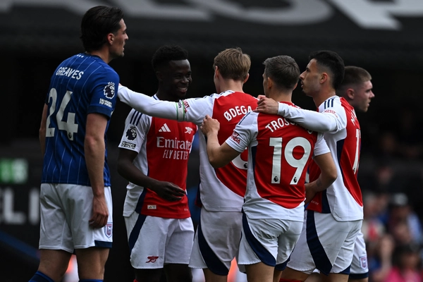 บาเยิร์นฯ เบนเข็มล่า ทรอสซาร์  หลังส่อแววพลาด หลุยส์ ดิอาซ  