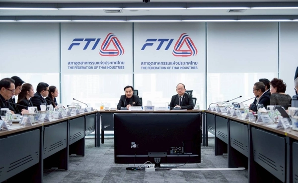 รมช.อุตสาหกรรม รับฟังนโยบาย ส.อ.ท. ผนึกกำลังรัฐ-เอกชน สู้การค้าโลก