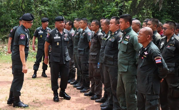 ผบช.ตชด. ตรวจเยี่ยมการฝึกอาวุธ ตชด.ประจำชายแดนพระวิหาร