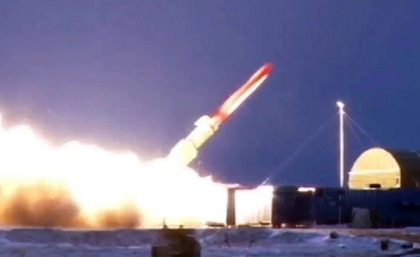 รัสเซียทดสอบขีปนาวุธพลังงานนิวเคลียร์ และโดรนนิวเคลียร์ใต้น้ำข้ามทวีปสำเร็จ 