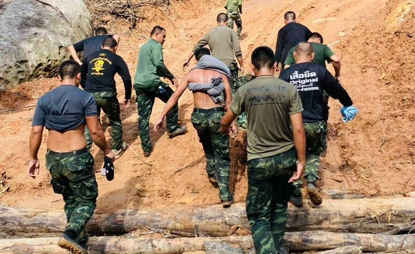 กองทัพบกแจ้งกำลังพลเหยียบกับระเบิดบริเวณพื้นที่จ.ศรีสะเกษ บาดเจ็บ 2 นาย