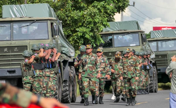กัมพูชาเริ่มถอนอาวุธหนักออกจากชายแดน ตามข้อตกลงกับไทย
