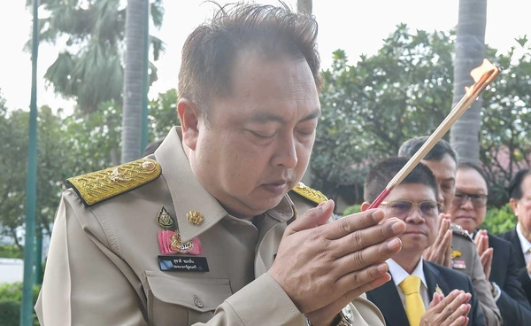 “สุชาติ” สักการะสิ่งศักดิ์สิทธิ์ประจำทำเนียบฯ ขอพรทำงานเพื่อบ้านเมืองและประเทศ