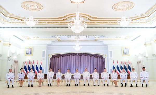 เปิดภาพ 14 รมต.ใหม่ ก่อนเข้าเฝ้าฯ ถวายสัตย์ปฏิญาณ - "แพทองธาร" ยิ้มสดใส