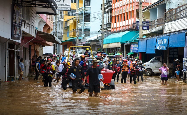 รัฐบาลออก 7 มาตรการเร่งด่วน เยียวยาผลกระทบแรงงาน "น้ำท่วมใต้" ฟื้นฟูชีวิตนายจ้าง-ลูกจ้าง