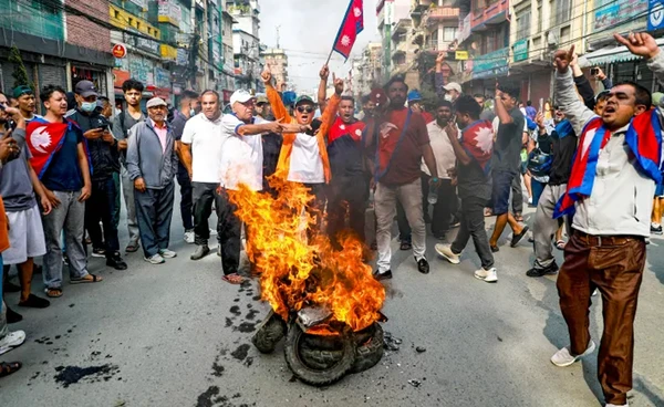 นายกฯ เนปาลลาออก เซ่นปมประท้วงแบนโซเชียล เสียชีวิต 19 เจ็บนับร้อย