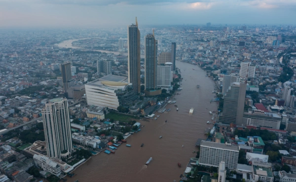 จับตาแม่น้ำเจ้าพระยาเพิ่มสูง จาก “น้ำเหนือ” และ “น้ำหนุน” “ชัชชาติ” ยันคุมได้ กทม.ใช้วิธี “สูบสู้”