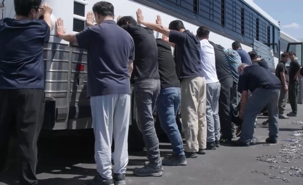 เจ้าหน้าที่กงสุลเกาหลีใต้ลงพื้นที่เยี่ยมแรงงานที่ถูกสหรัฐฯ จับกุม