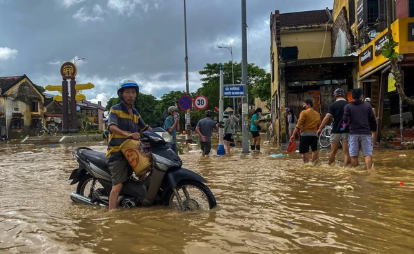 โลกร้อนทำภัยพิบัติแรง  ฝนถล่ม “เวียดนาม” น้ำท่วมหนัก  แม้เข้าฤดูหนาวแล้ว   