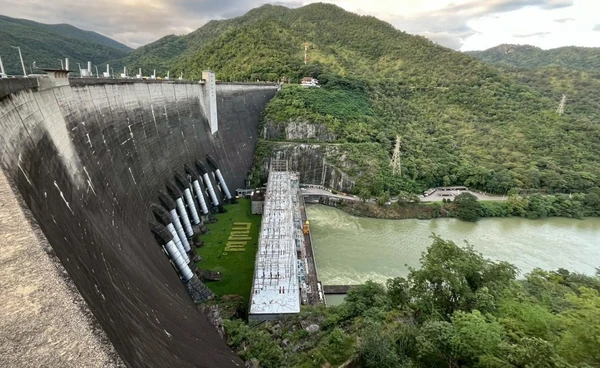 “เขื่อนภูมิพล”  ปรับลดการระบายน้ำ