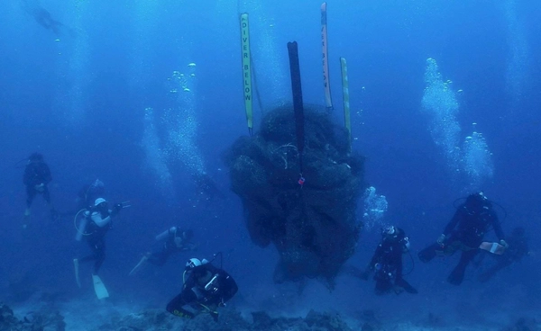 “อช.หมู่เกาะสิมิลัน” กู้ซากอวนกว่า 2 ตัน คืนชีวิตแนวปะการัง