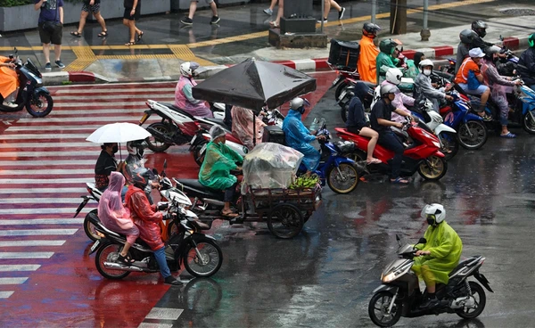 ฝนถล่มกรุง! เปิดพื้นที่คาดการณ์วันนี้ "ฝนตกหนัก - หนักมาก"