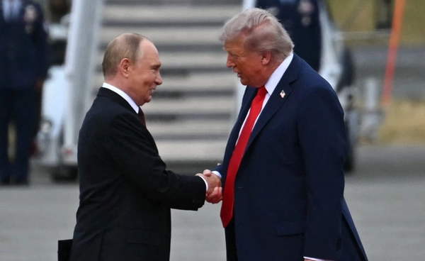 ทรัมป์โทรศัพท์คุยกับปูติน นัดเจอกันที่ฮังการี