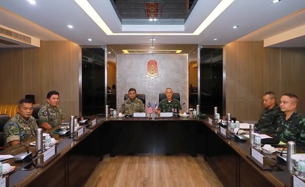 ผบ.สส. มาเลเซียหารือแม่ทัพภาคที่ 1 - 2 รับทราบปัญหาชายแดน ส่งทีมสังเกตการณ์ลงพื้นที่