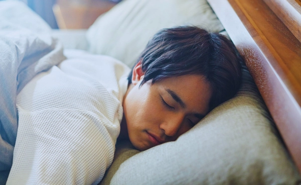 “นอนห้องร้อน” อาจทำให้เสี่ยงเบาหวานมากขึ้น งานวิจัยชี้ห้องเย็นช่วยเผาผลาญดีขึ้น