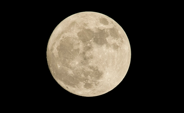 “ซูเปอร์วูล์ฟมูน” ดวงจันทร์เต็มดวงใกล้โลกครั้งแรกของปี 3 ม.ค.นี้