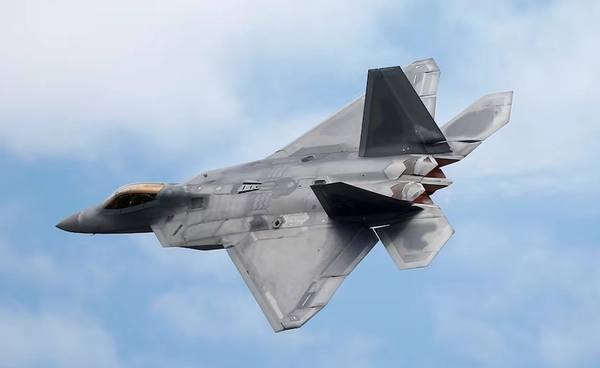 10 เครื่องบินรบที่แพงที่สุดในโลกปี 2025