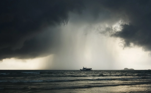 อุตุฯ เตือนภาคใต้ ระวังฝนตกหนัก เหนือ-อีสานเตรียมรับลมหนาว