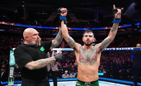 เฮอร์นานเดซ พร้อมดับซ่า โดลิดเซ ศึก UFC FIGHT NIGHT อาทิตย์นี้