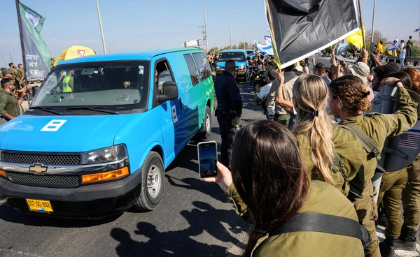 ตัวประกันชาวที่มีชีวิต 20 คน กลับคืนสู่อิสราเอลแล้ว ขณะที่ฮามาสเตรียมส่งคืนร่างผู้เสียชีวิตต่อ 