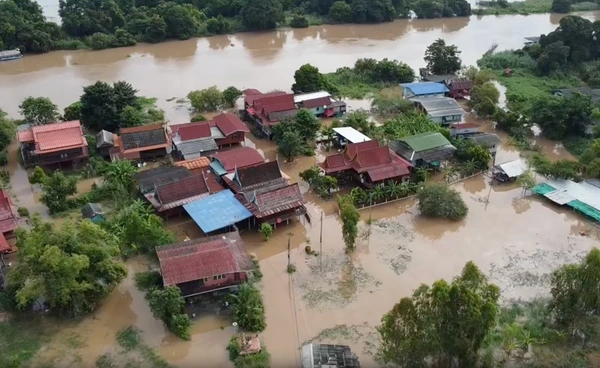 สถานการณ์น้ำท่วมอยุธยา ขยายวงกว้าง 12 อำเภอ เดือนร้อน 4 หมื่นครัวเรือน 