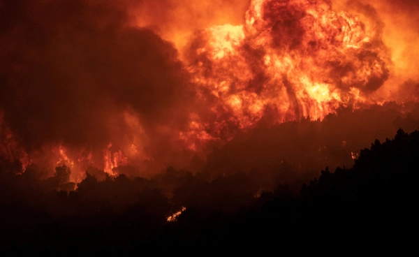 ไฟป่าทั่วโลกรุนแรง  ใหญ่ขึ้น ร้อนขึ้น โหมเร็วขึ้น ดันการปล่อยคาร์บอนเพิ่มทั่วโลก