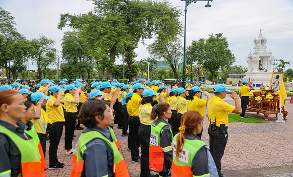 รวมพลังจิตอาสา เนื่องในวันเฉลิมพระชนมพรรษาพระบาทสมเด็จพระเจ้าอยู่หัว พัฒนาทำความสะอาดตรอกสาเก