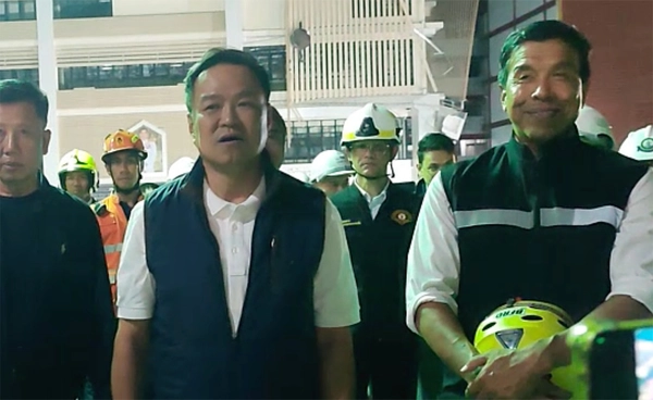 นายกฯ ลงพื้นที่ถนนทรุดหลังประชุมครม. ย้ำเร่งแก้ไขคืนผิวจราจร