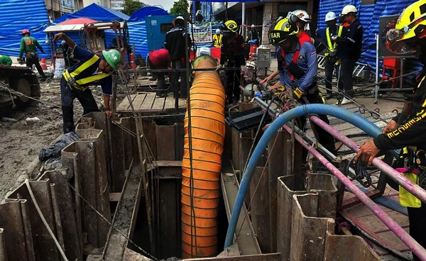 พบร่าง “นายดาว” คนงานตกหลุมเสาเข็มรถไฟฟ้าหลานหลวง