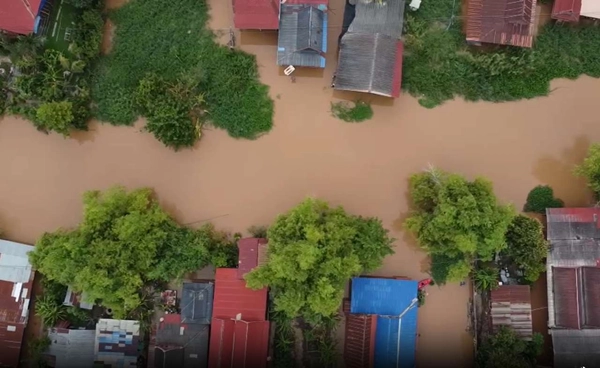 อยุธยา ระดับน้ำเริ่มลดลงแต่ยังท่วมสูงใน 12 อำเภอ กระทบ 5 หมื่นครัวเรือน