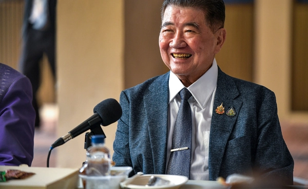 "ภูมิธรรม" ร่วมทานอาหารกับสื่อ ยันพร้อมส่งไม้ต่อให้รัฐบาลชุดใหม่