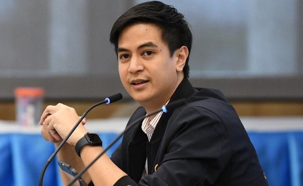 พรรคประชาชนชั่งใจท่าทีโหวตนายกฯ “พริษฐ์” ชี้ยังไม่แน่ว่าจะได้ข้อสรุปวันนี้