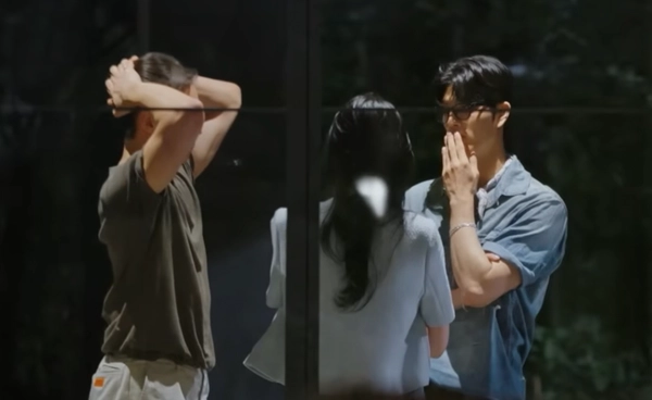 Exchange 4 เจอวิจารณ์หนักหลังพาแฟนเก่าโผล่มาทีเดียว 2 คน