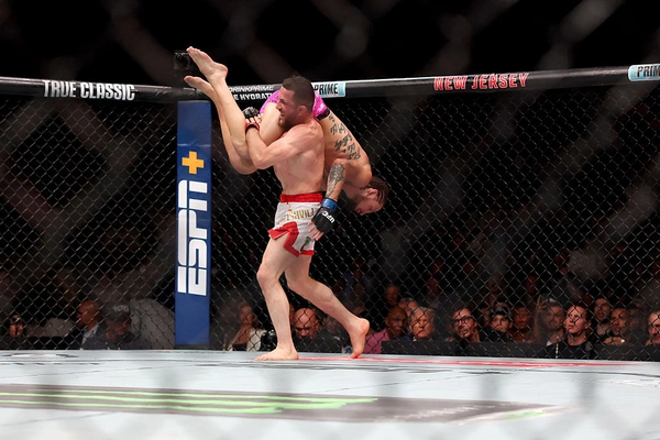 ดวาลิชวิลี ป้องกันแชมป์ปราบ โอมัลลีย์ ยก 3 ในศึก UFC 316