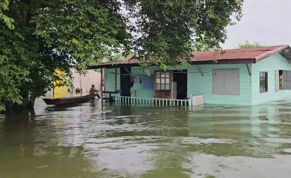 “อ.บางระกำ” ยังวิกฤต  น้ำท่วมสูงนาน 2 เดือน