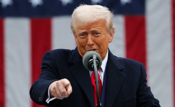 ทรัมป์ขู่ขึ้นภาษีจีน 100 เปอร์เซ็นต์ ตอบโต้มาตราควบคุมส่งออกแร่หายากฉบับใหม่ของจีน 