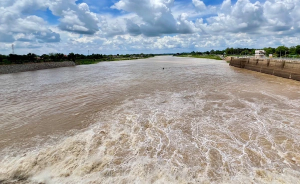 ปภ. เตือน 10 จังหวัดภาคกลาง และ กทม. เฝ้าระวังแม่น้ำเจ้าพระยาเพิ่มสูงขึ้น