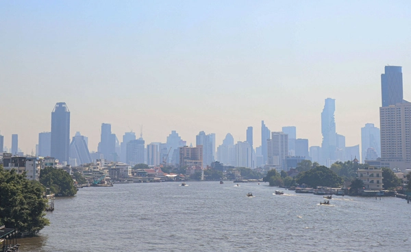 กทม. ค่าฝุ่น PM 2.5 สูง เริ่มกระทบต่อสุขภาพ เตือนประชาชนสวมหน้ากากอนามัย 