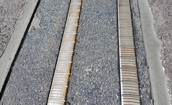 ฝรั่งเศสทดสอบ “ถนนไฟฟ้าชาร์จได้ขณะวิ่ง” นำร่องการขนส่งไร้มลพิษสู่ยุโรปปี 2030