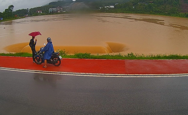 หาดใหญ่ "ยกธงเหลือง"  เตือนพื้นที่เฝ้าระวังน้ำท่วมฉับพลัน