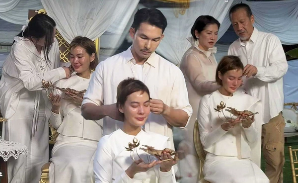 คนบันเทิงร่วมพิธีปลงผม เจนี่ เทียนโพธิ์สุวรรณ เตรียมบรรพชาเป็น สามเณรี